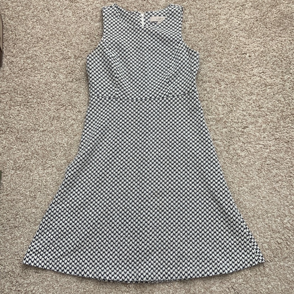 Sleeveless black and white dress
